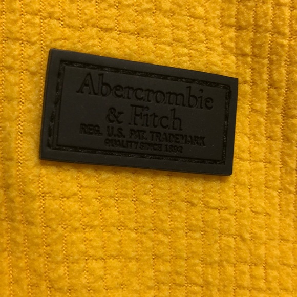Yellow Abercrombie & Fitch sweatshirt - Picture 2 of 3